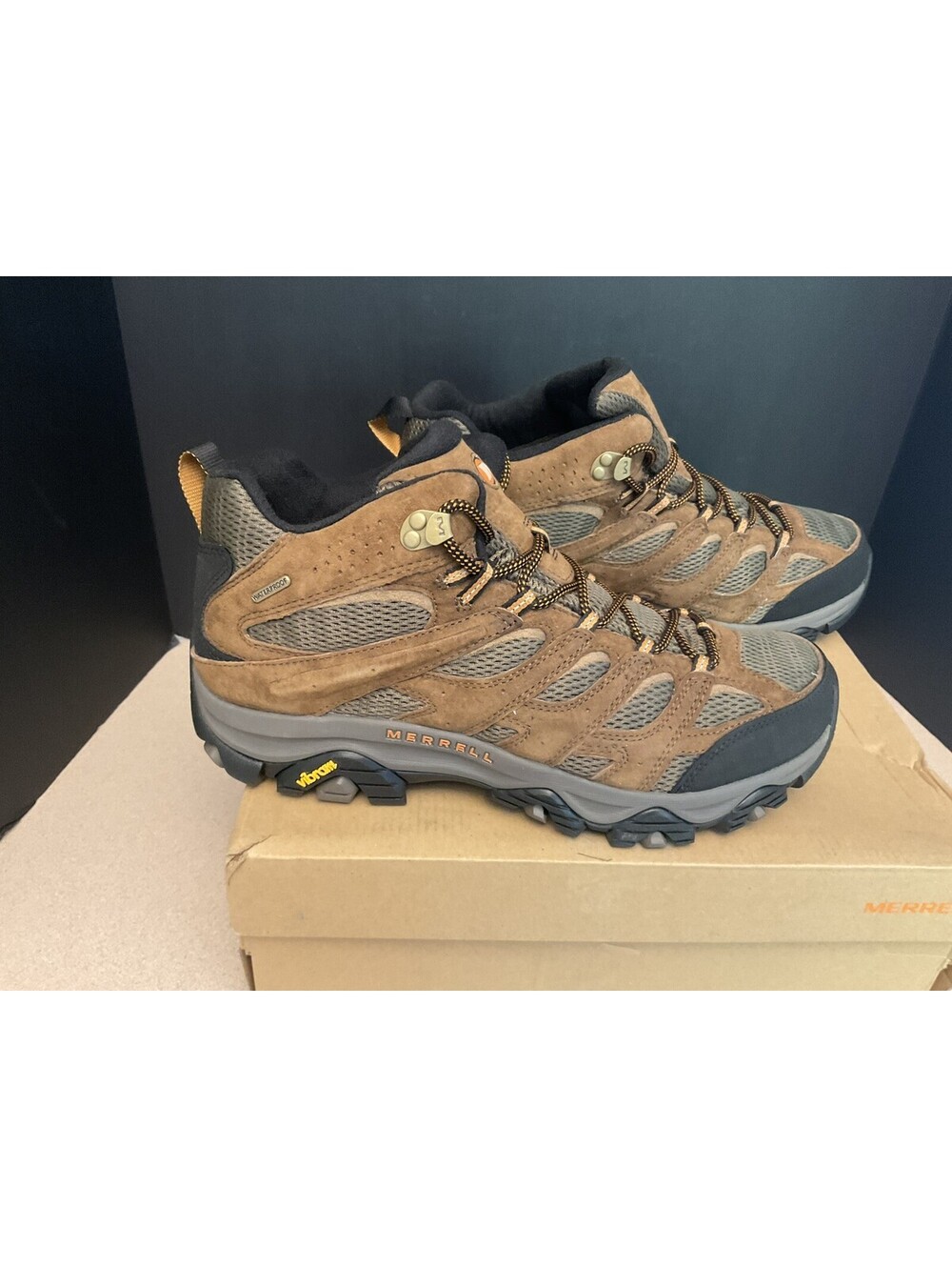 New! Mens Merrell MOAB 3 Mid Waterproof Earth Hiking Boots. Size 12 Wide. Nice!